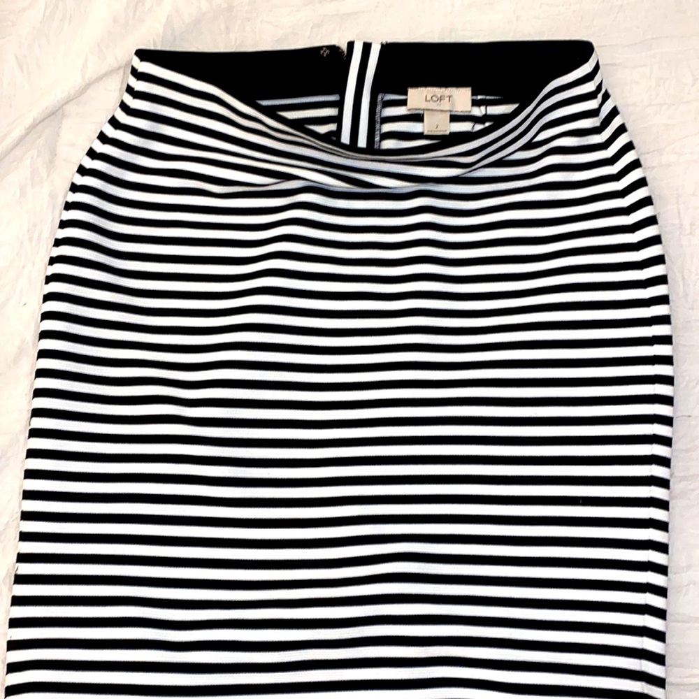 Loft above knee stretchy skirt!